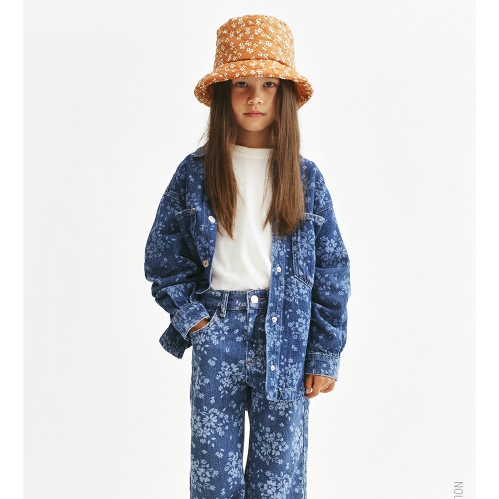 ✨SALE✨Zara floral denim jacket ✨SALE✨